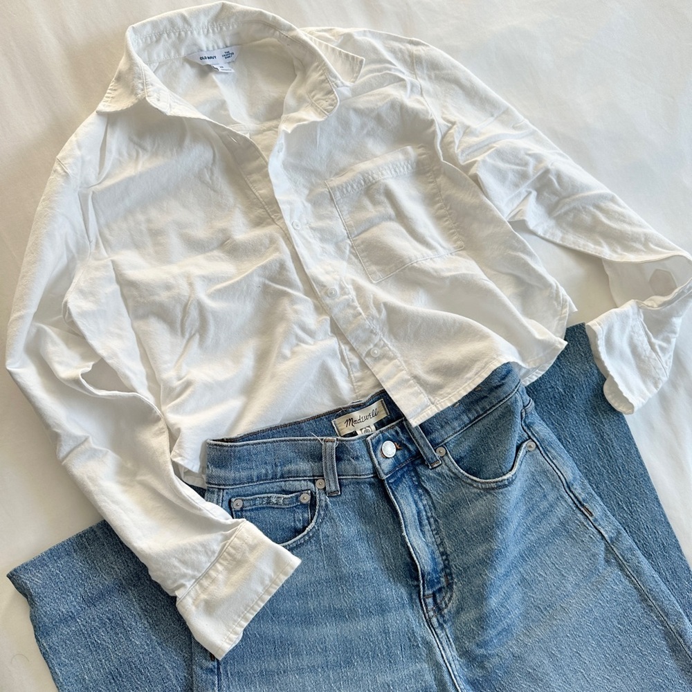 Madewell 90s jeans size 24 and Old Navy Button-Up Shirt size XS